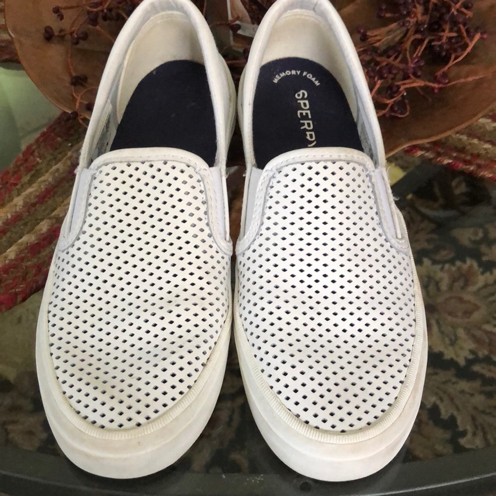 Sperry white leather upper slip on in excellent used condition